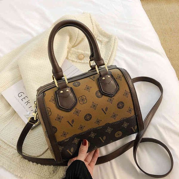 2022 factory wholesale women's winter portable boston pillow bag large capacity net red single shoulder messenger bag
2022 factory wholesale women's winter portable boston pillow bag large capacity net red single shoulder messenger bag