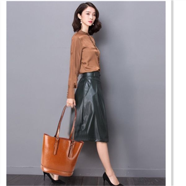 new texture oil wax shopping large capacity hand soft and comfortable leather tote bag batch
new texture oil wax shopping large capacity hand soft and comfortable leather tote bag batch