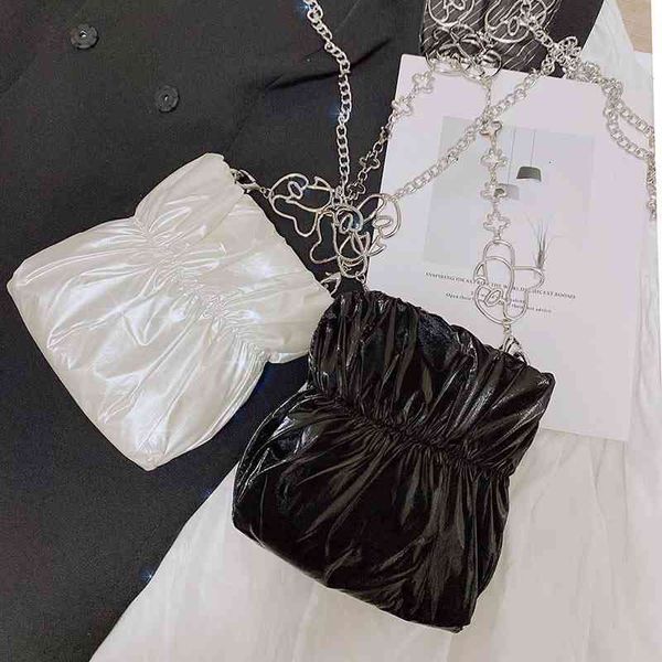 handbag minority design bubble dream cloud down bag 2021 autumn and winter tide concave shape chain single shoulder messenger mobile phone, Black;red
handbag minority design bubble dream cloud down bag 2021 autumn and winter tide concave shape chain single shoulder messenger mobile phone, Black;red