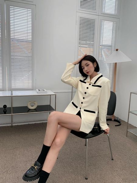 women's suits & blazers fashionable lady temperament, velvet contrast lace design suit, beige retro small fragrance coat, White;black
women's suits & blazers fashionable lady temperament, velvet contrast lace design suit, beige retro small fragrance coat, White;black