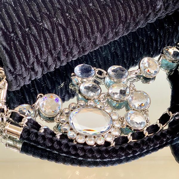 2021 ladies single shoulder bag carry armpit bag women chain wallet crossbody handbag quality falp chain hlwyjack wallet size:24*12cm
2021 ladies single shoulder bag carry armpit bag women chain wallet crossbody handbag quality falp chain hlwyjack wallet size:24*12cm