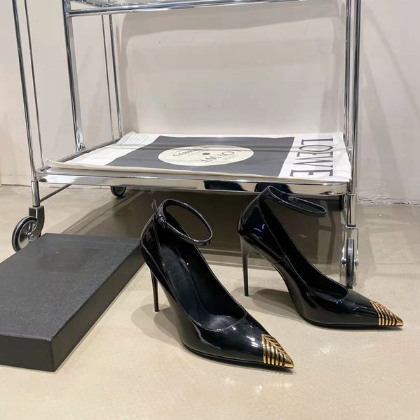 assembling a single female italian shoes runway fashion pointed a stiletto heel black patent leather factory high-end quality
assembling a single female italian shoes runway fashion pointed a stiletto heel black patent leather factory high-end quality