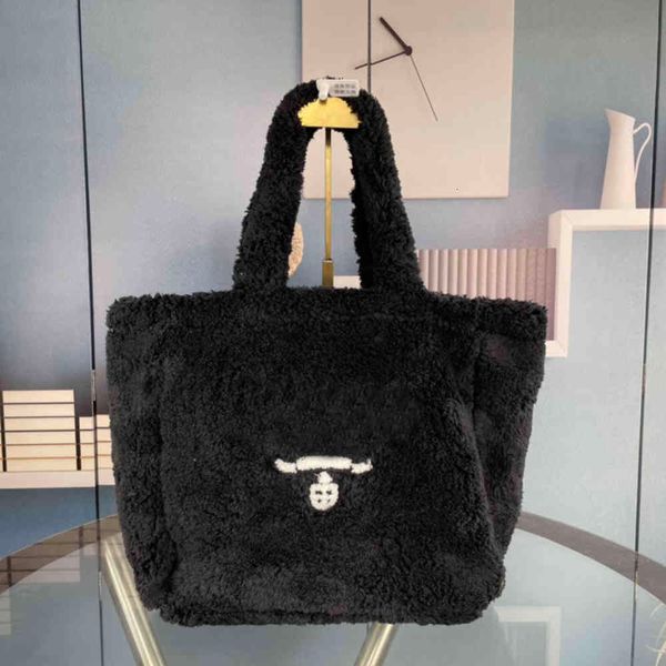 winter fur shopping bag women designer fashion tote bags large capacity luxury designers
winter fur shopping bag women designer fashion tote bags large capacity luxury designers