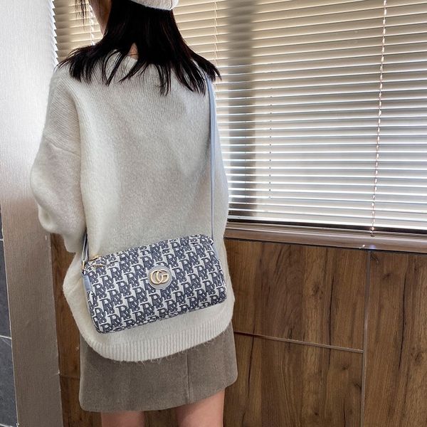 luxury handbags red same small bag female new trendy ins version versatile single shoulder messenger canvas bag
luxury handbags red same small bag female new trendy ins version versatile single shoulder messenger canvas bag
