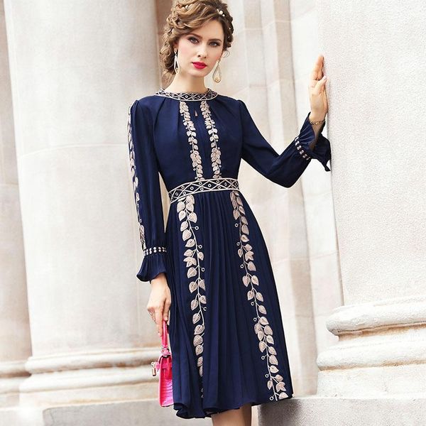 casual dresses europe fashion vintage embroidery dress women designers flare sleeve pleated midi robe femme office party vestidos, Black;gray
casual dresses europe fashion vintage embroidery dress women designers flare sleeve pleated midi robe femme office party vestidos, Black;gray