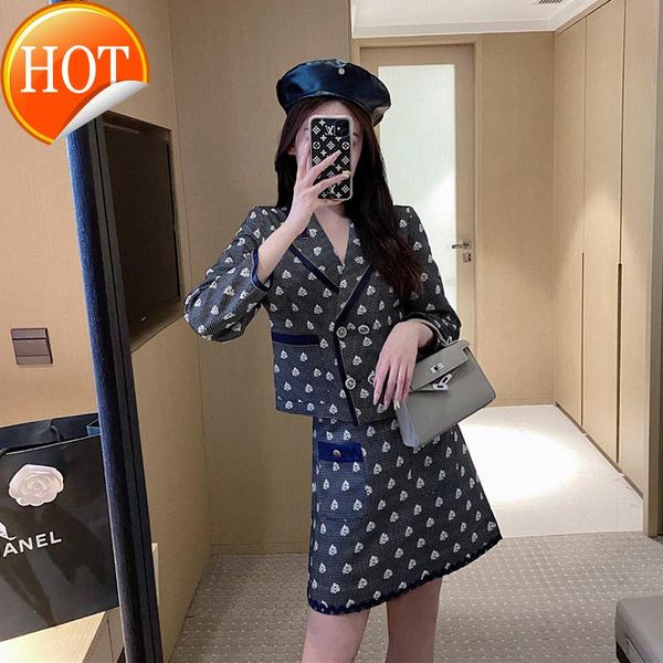 blue shower light mature style suit 2021 women's autumn french short cardigan skirt two piece pants & capris, Black;white
blue shower light mature style suit 2021 women's autumn french short cardigan skirt two piece pants & capris, Black;white