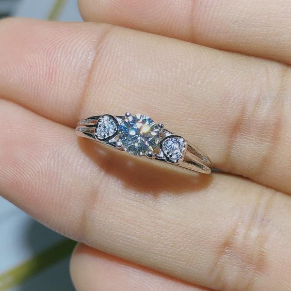 cluster rings mdina moissanite 0.5ct hardness 9.3, diamond substitutes, can be tested by instruments. jewelry for women, Golden;silver
cluster rings mdina moissanite 0.5ct hardness 9.3, diamond substitutes, can be tested by instruments. jewelry for women, Golden;silver