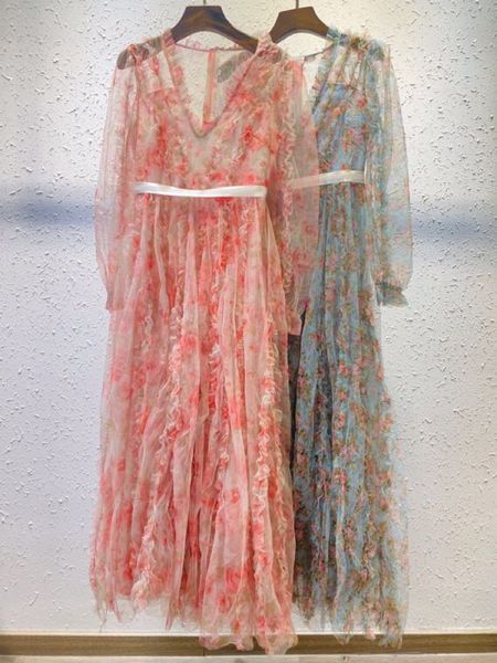 spring 2021 european popular logo french elegant retro broken flowers and wood ear v-neck long dress woman, White;black
spring 2021 european popular logo french elegant retro broken flowers and wood ear v-neck long dress woman, White;black