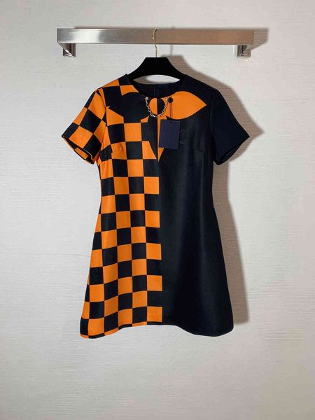 dress 2021 check box contrast chest round neck short sleeve waist closing slim, White;black
dress 2021 check box contrast chest round neck short sleeve waist closing slim, White;black