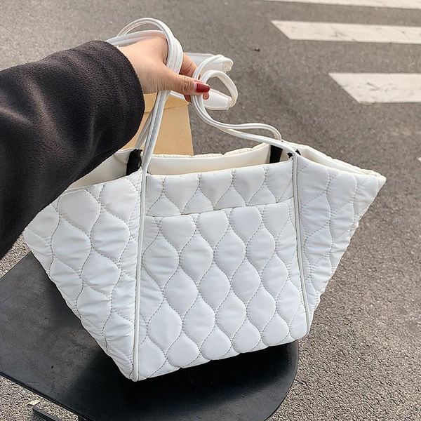 evening bags lattice large tote bag armpit 2021 winter high-quality women's designer handbag high capacity shoulder travel
evening bags lattice large tote bag armpit 2021 winter high-quality women's designer handbag high capacity shoulder travel
