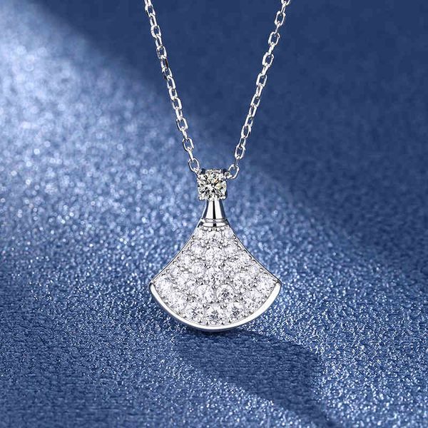 the new mosan diamond sterling silver s925 skirt necklace baojia 18k three-layer electroplating process au750d color american vvs
the new mosan diamond sterling silver s925 skirt necklace baojia 18k three-layer electroplating process au750d color american vvs