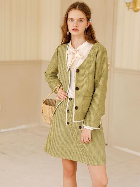 mintcheese independent design french retro olive v-neck texture elegant tweed coat women's jackets, Black;brown
mintcheese independent design french retro olive v-neck texture elegant tweed coat women's jackets, Black;brown