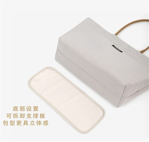 designers duffel bags 45cm 55cm luxury large capacity travel sale women men genuine leather shoulder fashion bag carry rivets with lock head
designers duffel bags 45cm 55cm luxury large capacity travel sale women men genuine leather shoulder fashion bag carry rivets with lock head