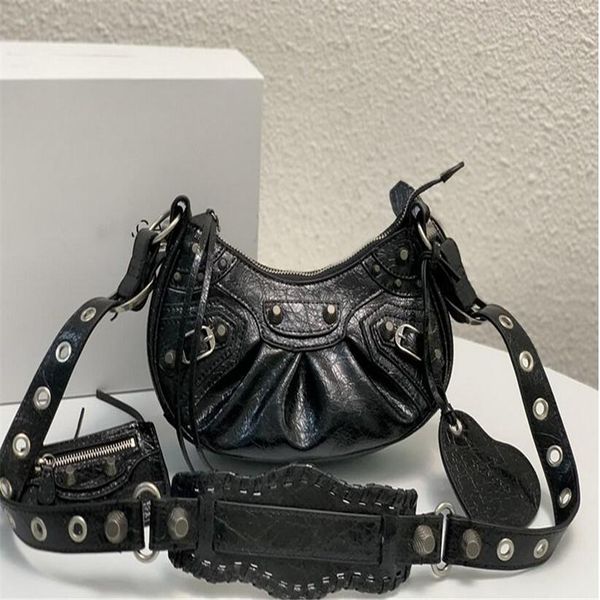 2022 ladies handbag classic motorcycle bag element design rivet leather half crescent le cagole saddle one shoulder oblique sho
2022 ladies handbag classic motorcycle bag element design rivet leather half crescent le cagole saddle one shoulder oblique sho