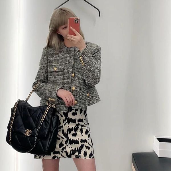 women's jackets 2021 autumn and winter small fragrance coarse wool metal buckle coat celebrity temperament thin versatile jacket, Black;brown
women's jackets 2021 autumn and winter small fragrance coarse wool metal buckle coat celebrity temperament thin versatile jacket, Black;brown