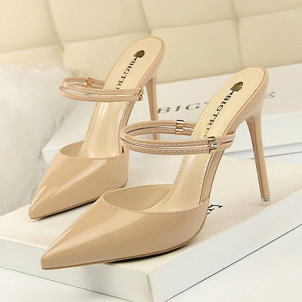 slippers summer ladies hollow diamond metal buckle decoration word with high heel baotou female korean version1, Black
slippers summer ladies hollow diamond metal buckle decoration word with high heel baotou female korean version1, Black