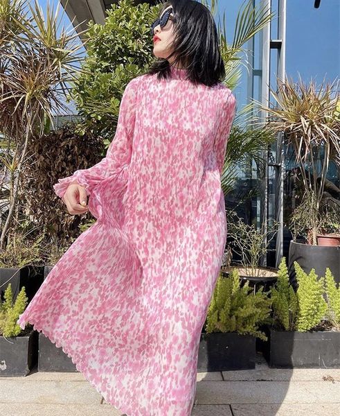 casual dresses women dress 2021 early spring romantic pink pollen smudge printing pleated ruffled midi, Black;gray
casual dresses women dress 2021 early spring romantic pink pollen smudge printing pleated ruffled midi, Black;gray