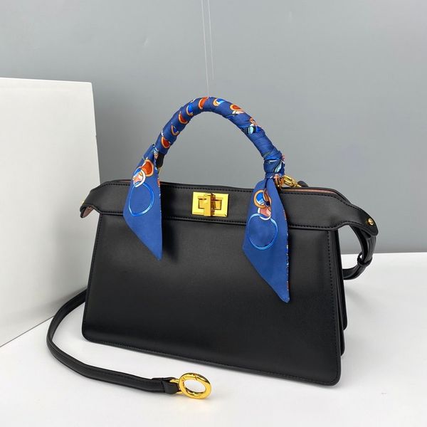 designer messenger bag black leather metal accessories detachable shoulder strap women's bag handbag single shoulder bag
designer messenger bag black leather metal accessories detachable shoulder strap women's bag handbag single shoulder bag