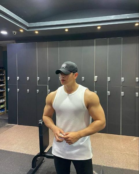 summer mens fit fitness running vest gym training workout pure color sleeveless muscle tank quick dry casual shirts, White;black
summer mens fit fitness running vest gym training workout pure color sleeveless muscle tank quick dry casual shirts, White;black