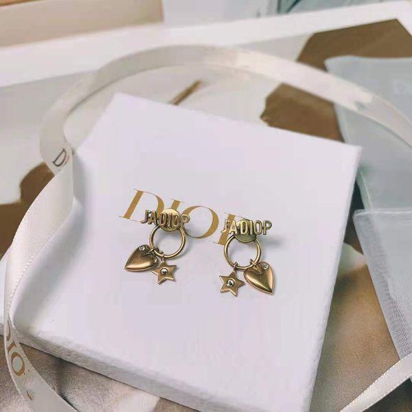 70% off 21 new letter earrings female d star same temperament light luxury gold-plated earrings, Golden;silver
70% off 21 new letter earrings female d star same temperament light luxury gold-plated earrings, Golden;silver