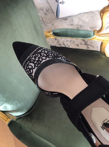 2021 good quality fashion women luxurys designers shoes designer sandals womens luxury high heels sandal dress shoess with box size 35-41 -l, Black
2021 good quality fashion women luxurys designers shoes designer sandals womens luxury high heels sandal dress shoess with box size 35-41 -l, Black