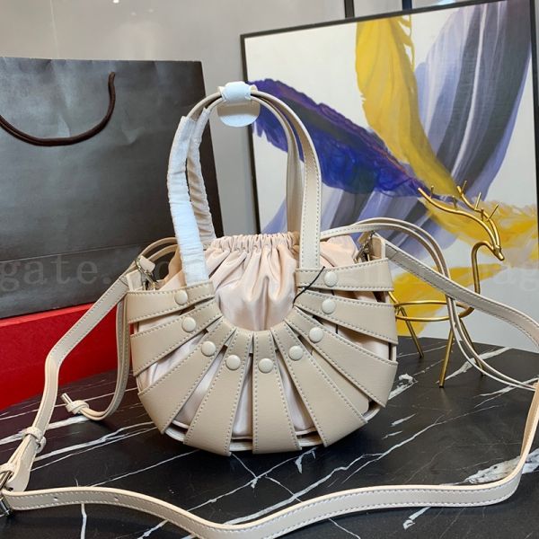 shell bag handbags purse designers women crossbody hollowed out shoulder bags fashion large capacity underarm handbag saddle totes
shell bag handbags purse designers women crossbody hollowed out shoulder bags fashion large capacity underarm handbag saddle totes