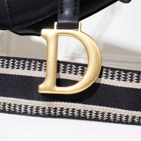 light luxury 2021 new bag women's trend classic fashion casual one shoulder portable saddle armpit handbag zly
light luxury 2021 new bag women's trend classic fashion casual one shoulder portable saddle armpit handbag zly