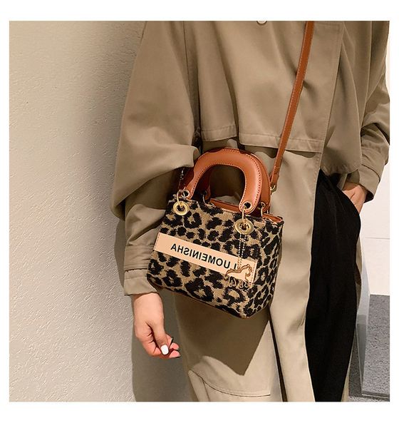 autumn and winter leopard print small bag 2021 new women's versatile messenger fashion portable diana
autumn and winter leopard print small bag 2021 new women's versatile messenger fashion portable diana