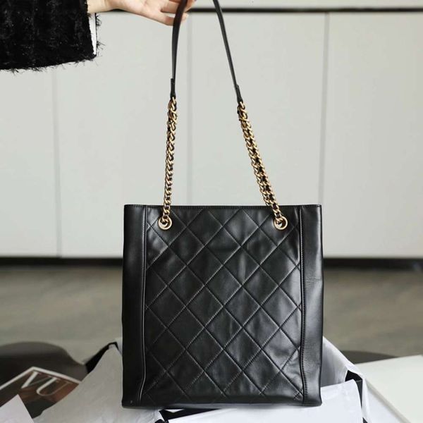 designer luxury2020 new style calf leather with all-copper vintage gold accessories wear resistant and practical internal zipper bag large c
designer luxury2020 new style calf leather with all-copper vintage gold accessories wear resistant and practical internal zipper bag large c