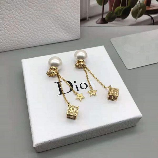 design jewelry dice letter full diamond 2021 brass fashion 925 silver needle earrings
design jewelry dice letter full diamond 2021 brass fashion 925 silver needle earrings