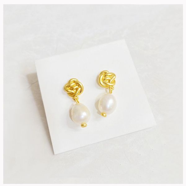 ladies fashion jewelry 2021 new temperament spiral button knot shape natural pearl earrings goddess, Golden
ladies fashion jewelry 2021 new temperament spiral button knot shape natural pearl earrings goddess, Golden