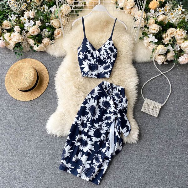 designer women autumn retro korean flower set strap short + high waist slim split skirt two pieces set 210419, White
designer women autumn retro korean flower set strap short + high waist slim split skirt two pieces set 210419, White