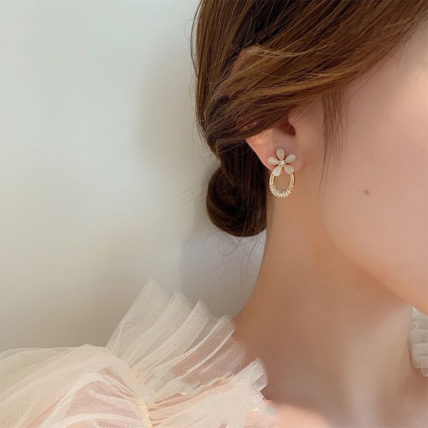 925 silver needle inlaid diamond cat's-eye flower u-shaped earrings japan and designer simple small earrings fashion celebrity temperam, Golden;silver
925 silver needle inlaid diamond cat's-eye flower u-shaped earrings japan and designer simple small earrings fashion celebrity temperam, Golden;silver