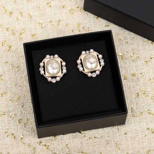 2021 fashion style stud earring with diamond and nature white shell for women wedding jewelry gift have box stmap ps3303a, Golden
2021 fashion style stud earring with diamond and nature white shell for women wedding jewelry gift have box stmap ps3303a, Golden