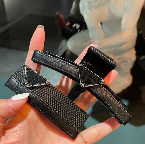 2021 korean triangle letter clamps temperament black leather net red headgear female fast delivery, Slivery;golden
2021 korean triangle letter clamps temperament black leather net red headgear female fast delivery, Slivery;golden