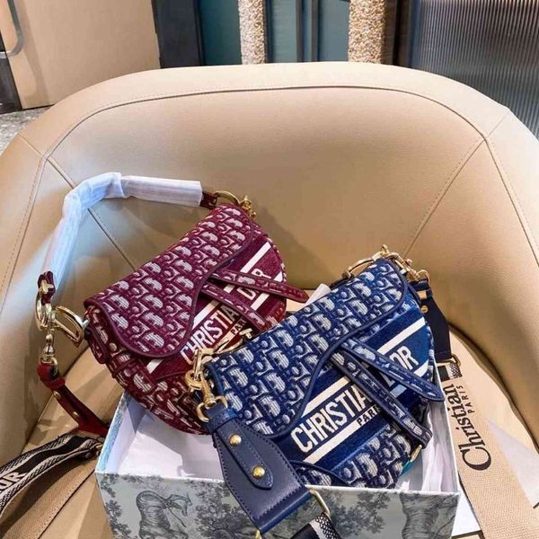 large-capacity handbagsvelvet saddle bag single shoulder messenger bag hand latest popular lady's hand handbag zlydesigner bags
large-capacity handbagsvelvet saddle bag single shoulder messenger bag hand latest popular lady's hand handbag zlydesigner bags