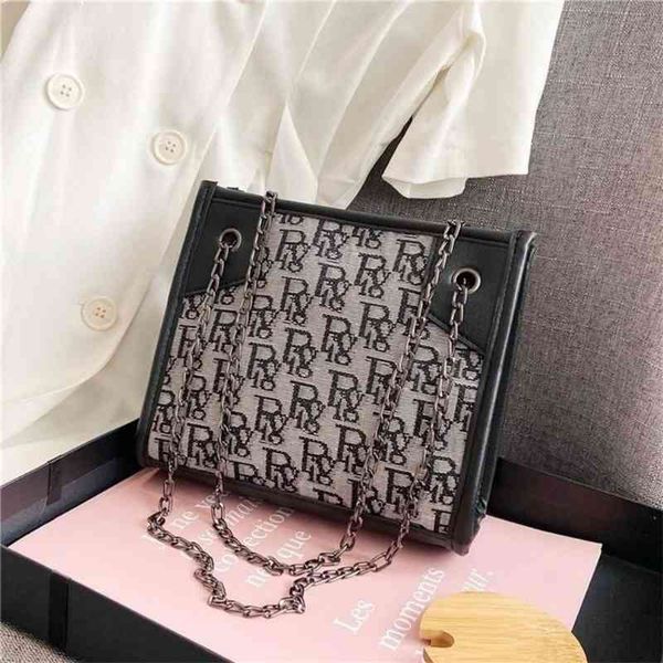 female autumn winter simple large capacity handbag fashion versatile one shoulder messenger bag 50% clearance sale
female autumn winter simple large capacity handbag fashion versatile one shoulder messenger bag 50% clearance sale