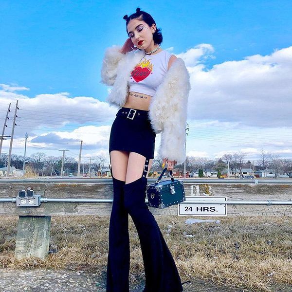 women's pants & capris 2021 arrival gothic punk streetwear women removable belted metal clasp flare wide leg black trousers femme, Black;white
women's pants & capris 2021 arrival gothic punk streetwear women removable belted metal clasp flare wide leg black trousers femme, Black;white