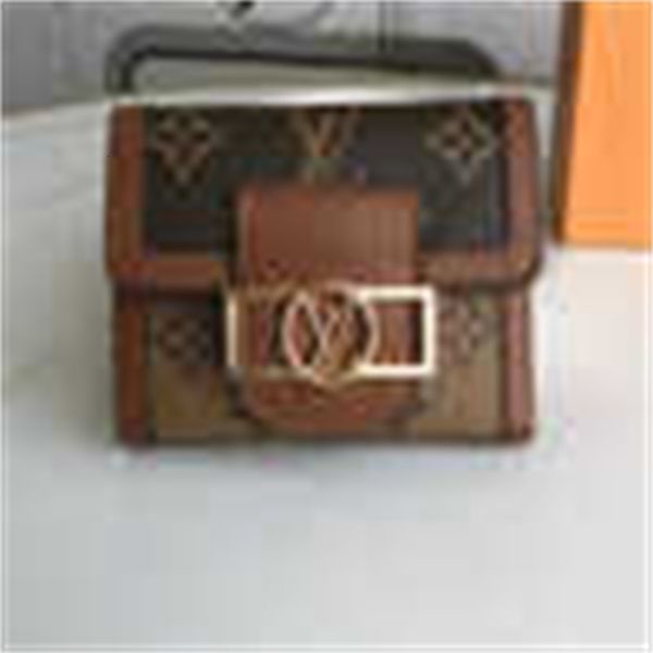 leather brand chain designer luxury pouches m68725 wallets presbyopia yellow key flower long short wallet wallet new style card real holders, Red;black
leather brand chain designer luxury pouches m68725 wallets presbyopia yellow key flower long short wallet wallet new style card real holders, Red;black