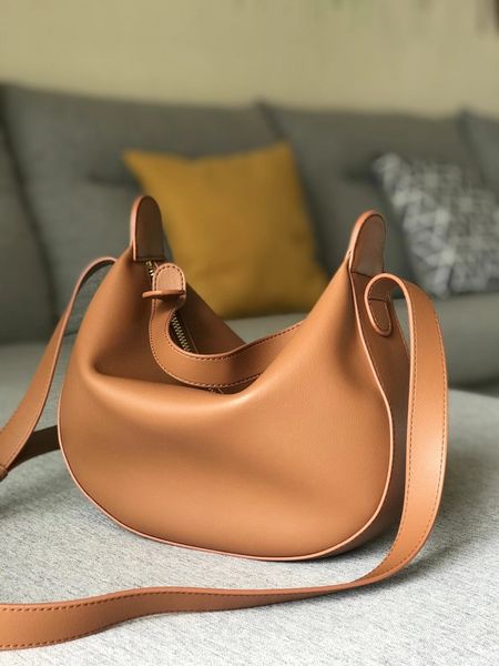 women's autumn and winter 2021 korean trend leather slanting leisure cowhide soft one shoulder hand bag fashion luxury ladyof9s
women's autumn and winter 2021 korean trend leather slanting leisure cowhide soft one shoulder hand bag fashion luxury ladyof9s
