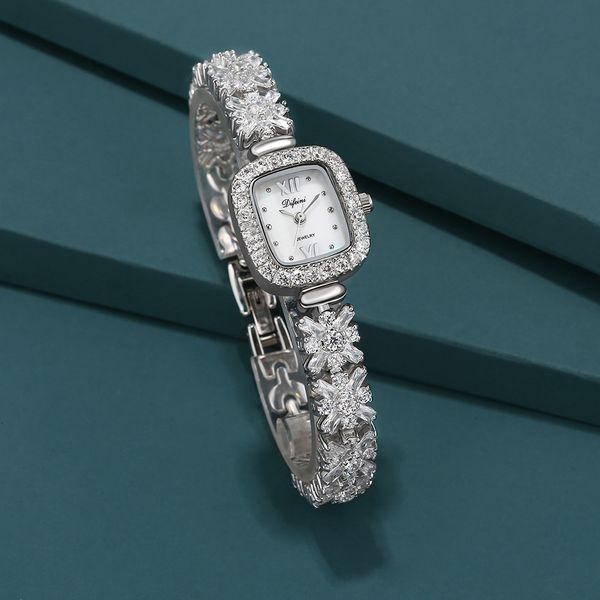 grade diamond inlaid bracelet women's watch waterproof student gift, Slivery;brown
grade diamond inlaid bracelet women's watch waterproof student gift, Slivery;brown