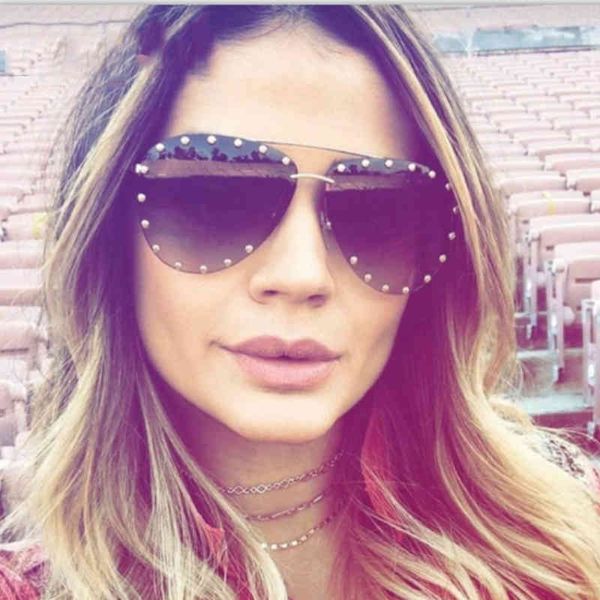 designer oversized luxury ladies mirror sun glass alloy frame sun for women glasses eyewear lunettes de soleil femme bayan gozluk xhng bum5, White;black
designer oversized luxury ladies mirror sun glass alloy frame sun for women glasses eyewear lunettes de soleil femme bayan gozluk xhng bum5, White;black