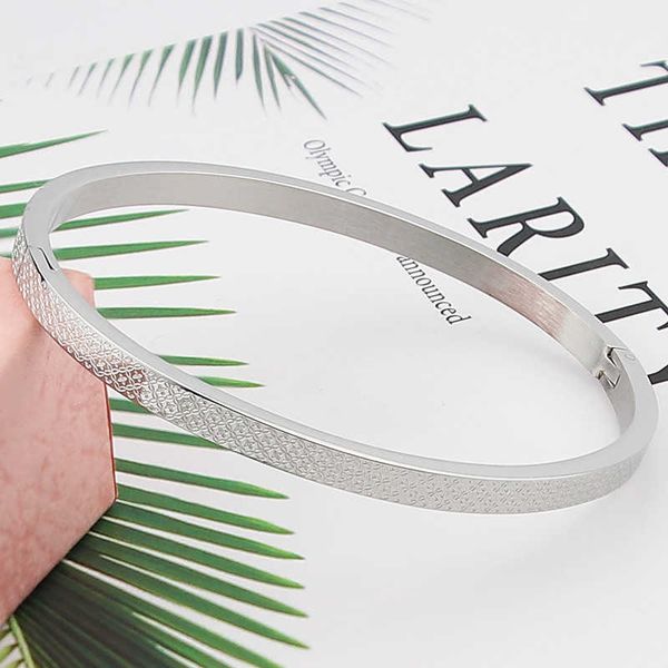selling jewelry leaf graphics stainless steel bracelets parent-child series love bangle for women party gifts wholesale q0719, Black
selling jewelry leaf graphics stainless steel bracelets parent-child series love bangle for women party gifts wholesale q0719, Black