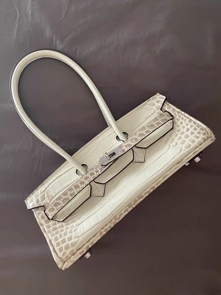 french niche designer 2021 new fashion high-end crocodile pattern portable one shoulder underarm bag
french niche designer 2021 new fashion high-end crocodile pattern portable one shoulder underarm bag