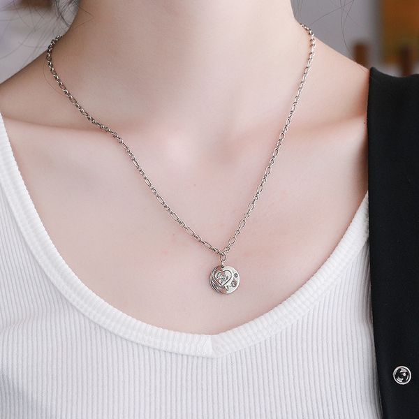 chaosheng s925 sterling silver round brand letter pendant necklace east gate fashionable and versatile, niche design, female clavicle chain
chaosheng s925 sterling silver round brand letter pendant necklace east gate fashionable and versatile, niche design, female clavicle chain