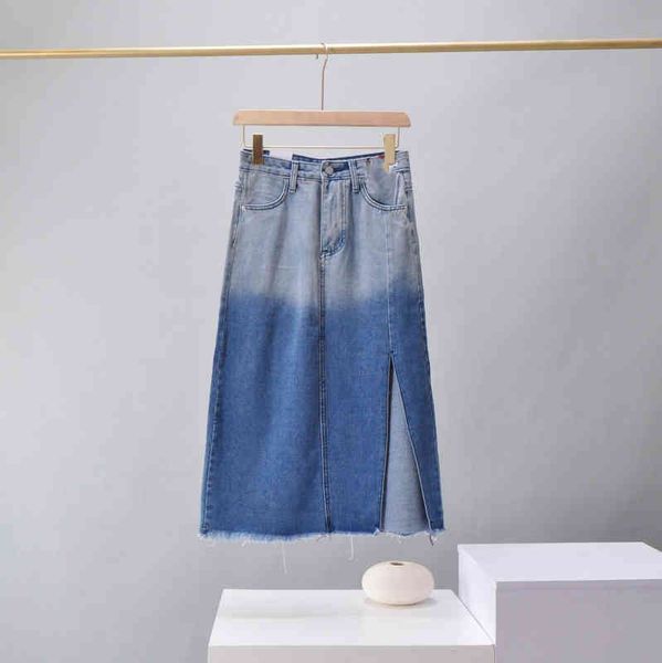 2022 factory wholesale new denim summer c family color gradient raw side split denim skirt with buttocks, Black
2022 factory wholesale new denim summer c family color gradient raw side split denim skirt with buttocks, Black
