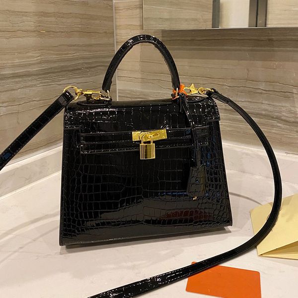 ladies flap bag crossbody bag women hand bag alligator leather handbag classic tote handbag high shoulder starp purse gold hardware
ladies flap bag crossbody bag women hand bag alligator leather handbag classic tote handbag high shoulder starp purse gold hardware
