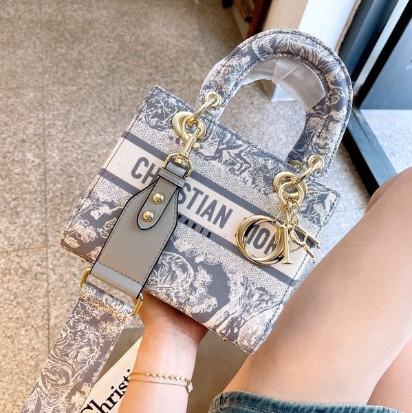 2021 Luxury Designers Brand Leather Bags Handbag Fashion Women Crossbody shoulder Bag Tote Backpack Ladies Purse -L0681, A-l0681
2021 Luxury Designers Brand Leather Bags Handbag Fashion Women Crossbody shoulder Bag Tote Backpack Ladies Purse -L0681, A-l0681