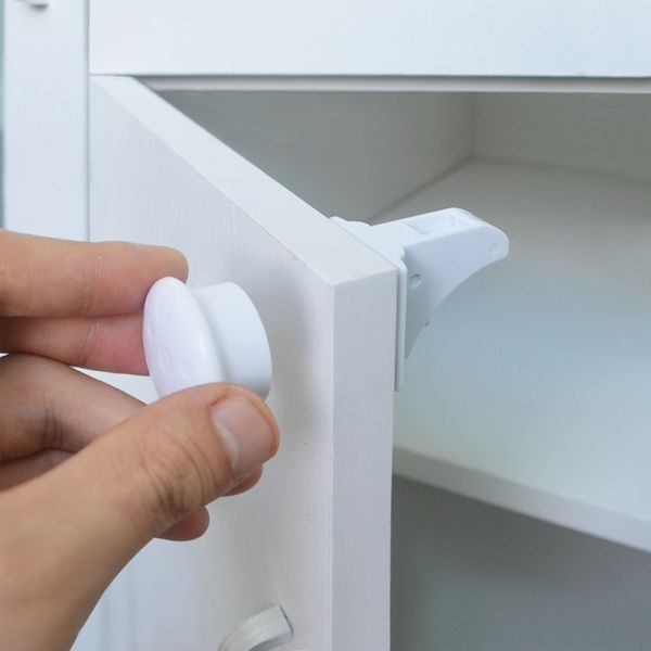 3Pieces/LotChildren Security Locks Magnetic Baby Safety Lock Drawer Latch Cabinet Door Lock Limiter Children Security Locks
3Pieces/LotChildren Security Locks Magnetic Baby Safety Lock Drawer Latch Cabinet Door Lock Limiter Children Security Locks