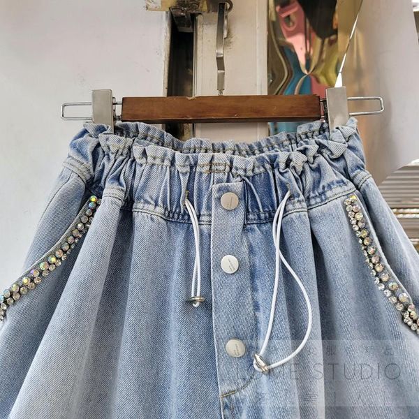 women's jeans retro denim shorts women 2021 summer exquisite rhinestone beaded high waist slimming wide-leg pants, Blue
women's jeans retro denim shorts women 2021 summer exquisite rhinestone beaded high waist slimming wide-leg pants, Blue